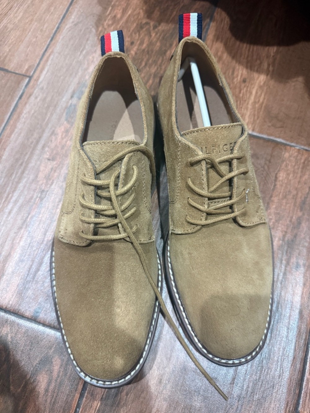 Tommy Hilfiger - Men's Suede Lace-Up Derby Shoes in Tan size 7 Brand New!